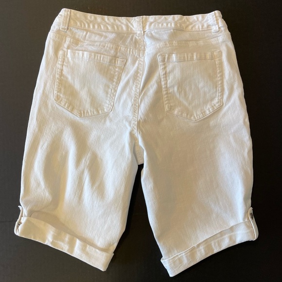 Style & Co. Denim Bermuda cuffed white Jean shorts with accented pockets size 10 - Picture 2 of 6